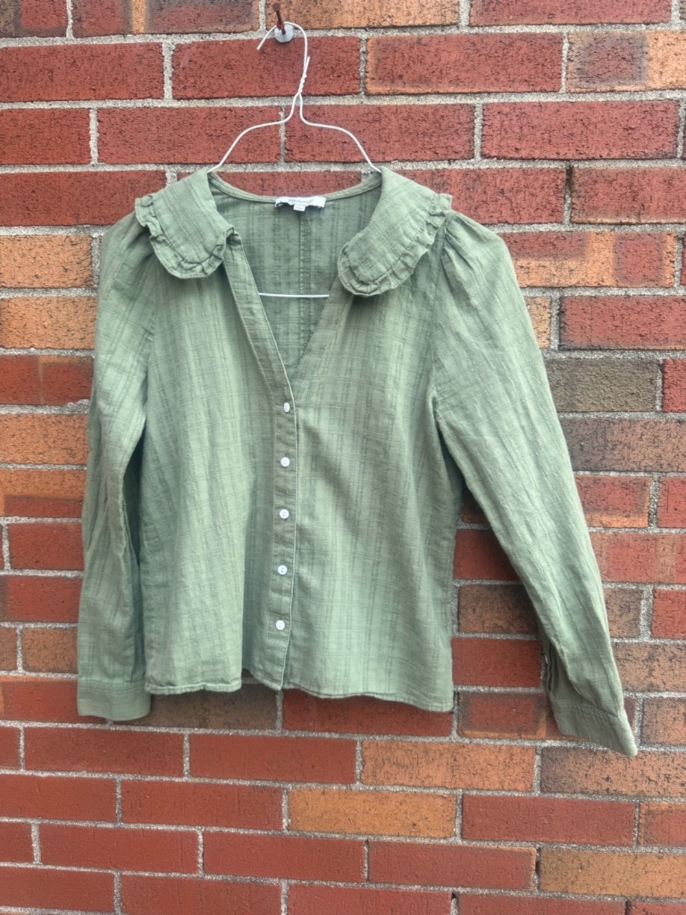 Madewell green ruffle collar button front blouse long sleeve textured top